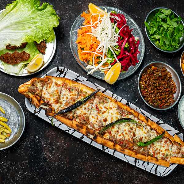 Kıymalı Kaşarlı Pide